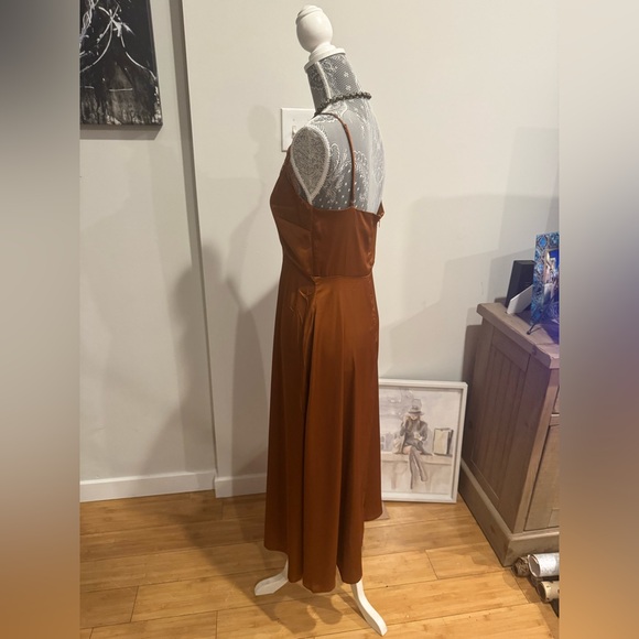 Petal & Pup / Ariel Dress - Rust
Satin Sheen Feel Lace Midi Dress - Picture 4 of 16